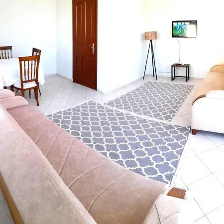 Fethiye Merkezde Ferah Ve Balkonlu 2+1 Daire Apartament Fethiye