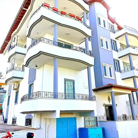 Fethiye Merkezde Ferah Ve Balkonlu 2+1 Daire Apartament Fethiye