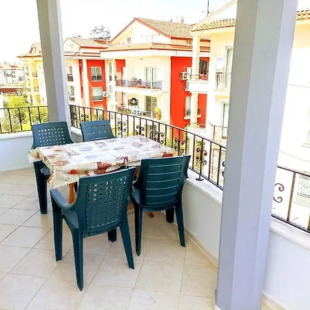 Fethiye Merkezde Ferah Ve Balkonlu 2+1 Daire Apartament *
